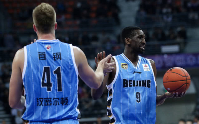 公牛翻盘巴西男篮，汉密尔顿送出助攻