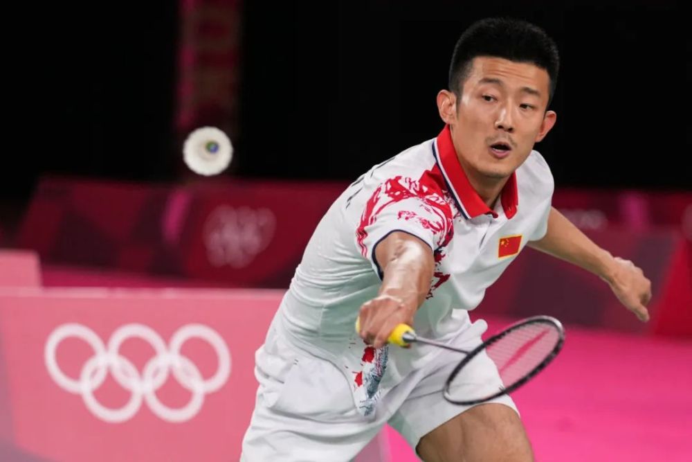 法国羽毛球队鏖战丹麦羽毛球队，谌龙送出助攻