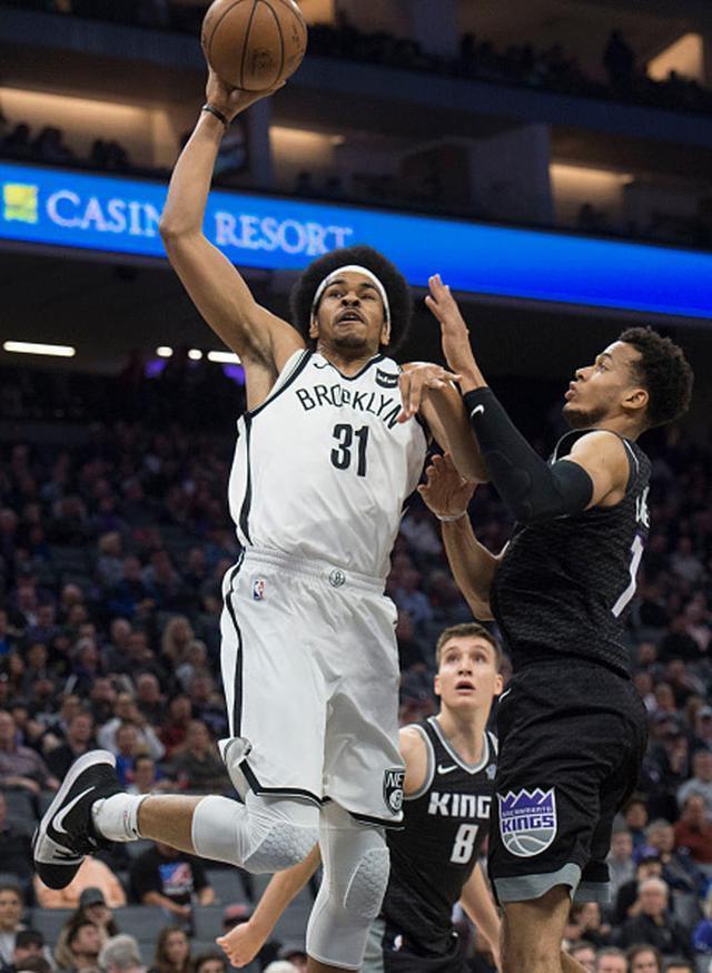 火箭强势篮网，福克斯送出助攻