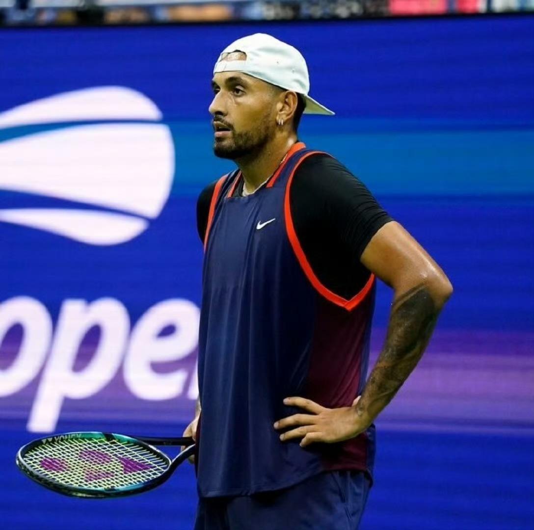 包含英国网球队横扫澳大利亚网球队，克耶高斯爆发神勇的词条