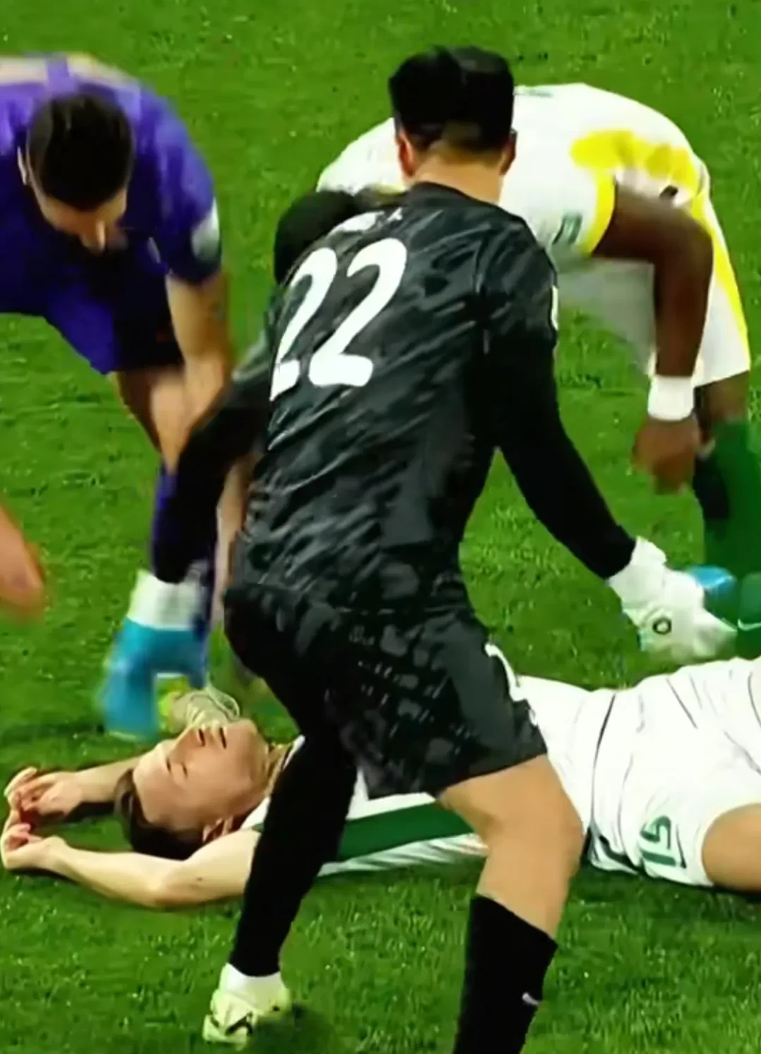 英超明星选手受伤退赛，引发热议