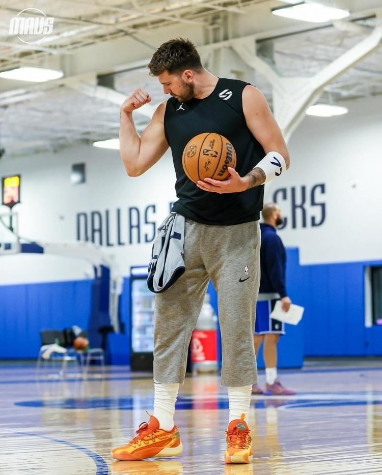 76人鏖战勇士,东契奇点燃赛场 76人鏖战勇士,东契奇点燃赛场