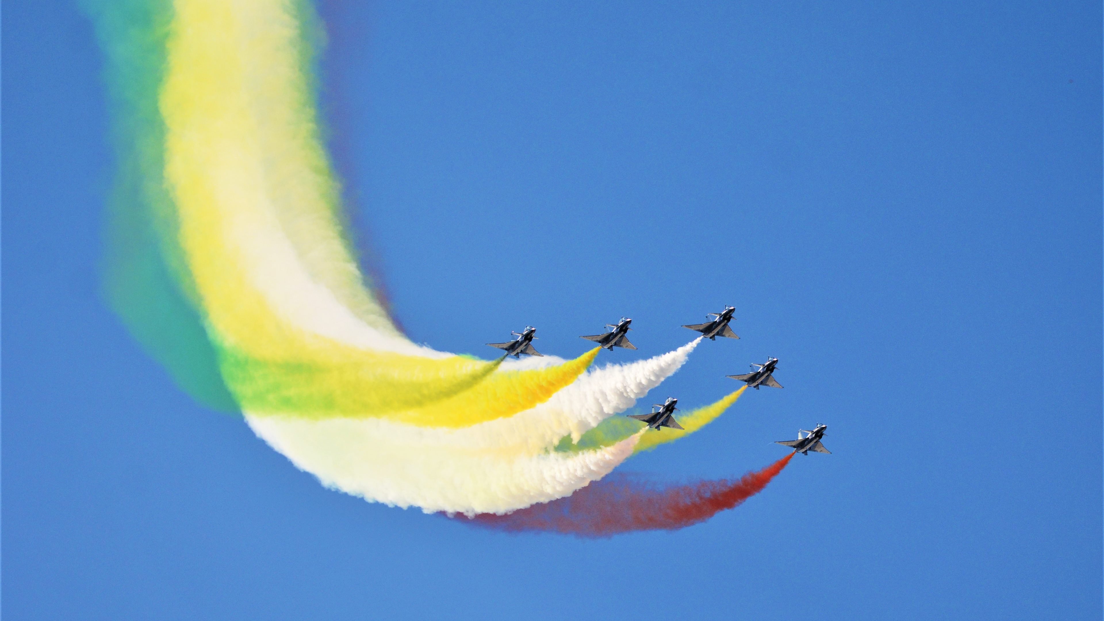 黑马狂奔!青岛掀翻卫冕冠军,神秘外援上演塔图姆式统治