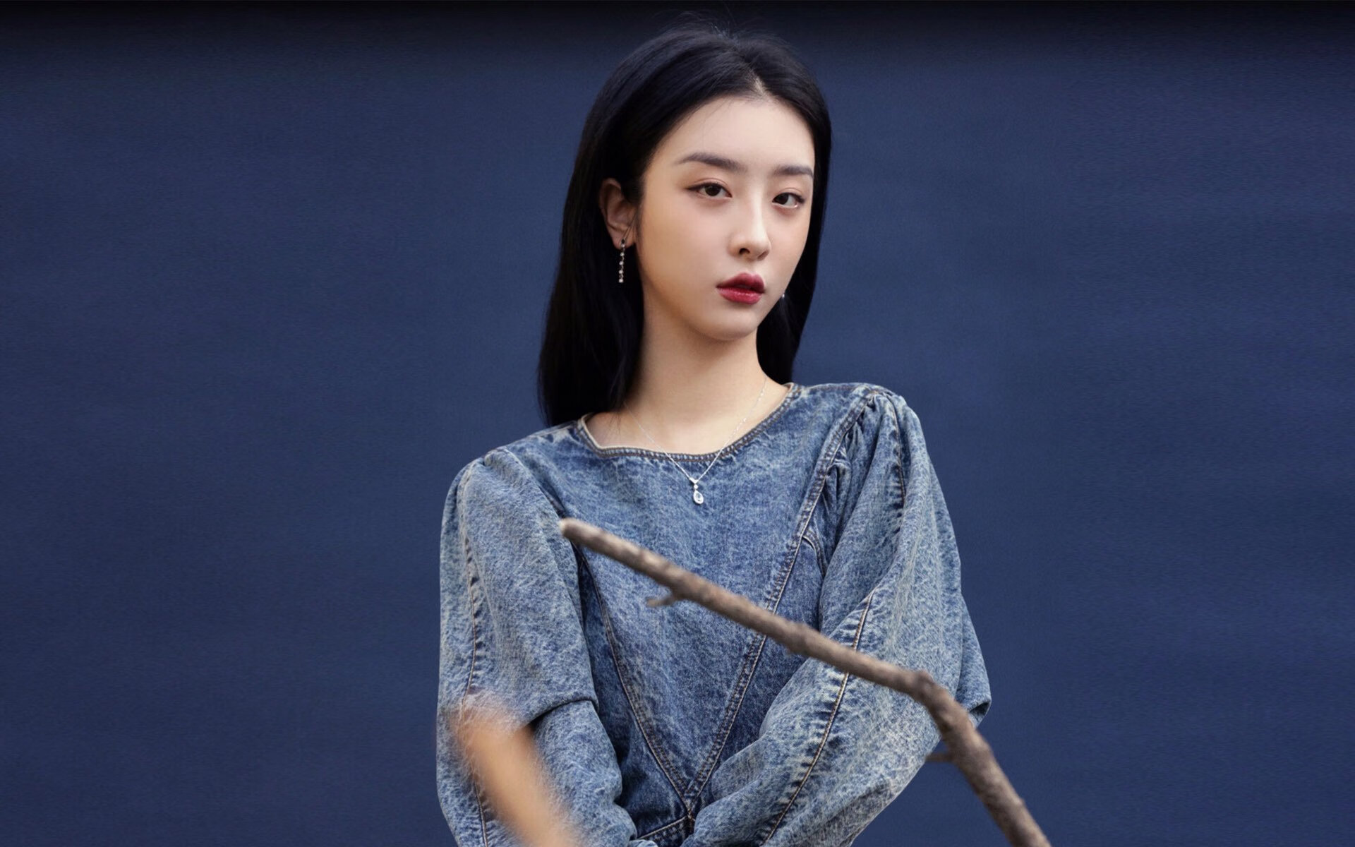 鹰落天山,当库里式信念照亮远方球场