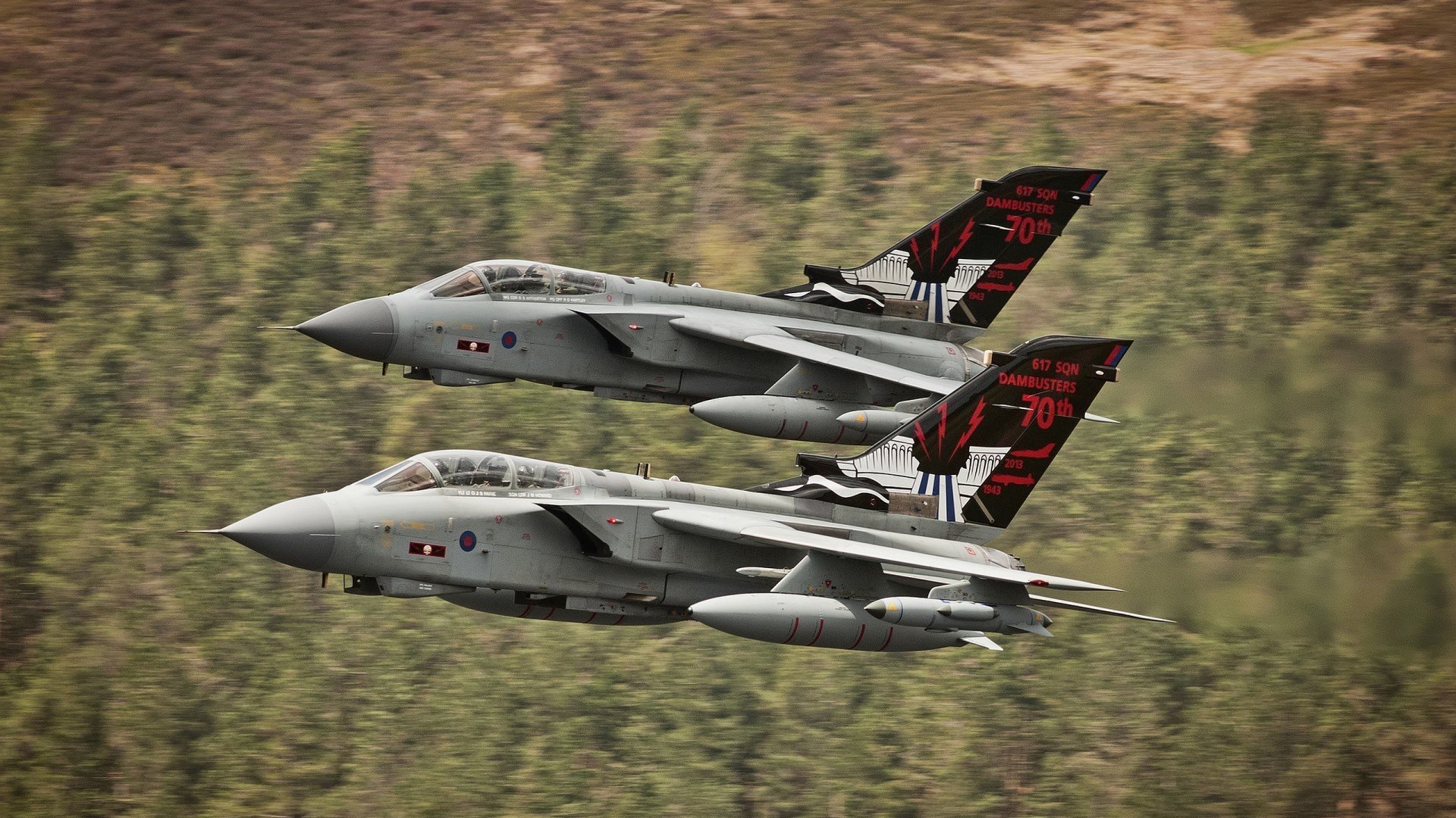 跨界逆转，英超争冠焦点战深圳队轻取开拓者，只因守门员拿了篮球？